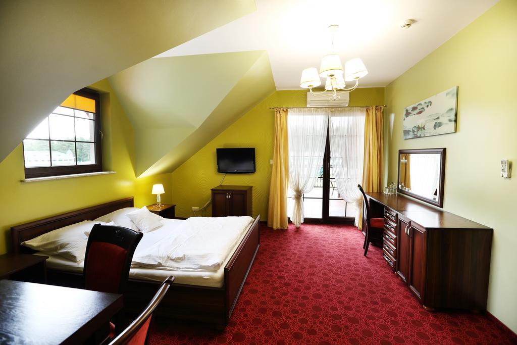 Malutkie Resort Radomsko Rom bilde